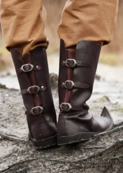 Schnabelstiefel mit drei Schnallen, dunkelbraun