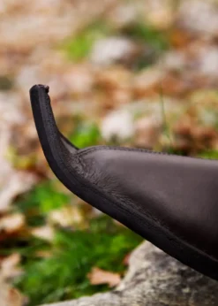 Schnabelstiefel mit drei Schnallen, dunkelbraun