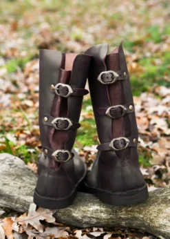 Schnabelstiefel mit drei Schnallen, dunkelbraun