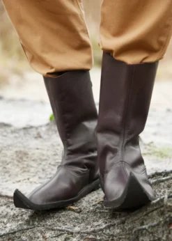 Schnabelstiefel mit drei Schnallen, dunkelbraun