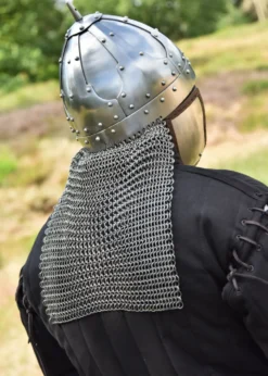 Spangenhelm mit Wangenklappen und Brünne, 2 mm Stahl