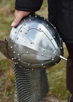 Spangenhelm mit Wangenklappen und Brünne, 2 mm Stahl