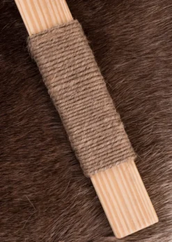 Spielzeug-Axt aus Holz für Kinder, mit Jute-Griffwicklung