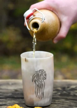 Trinkbecher aus Horn - Horse Lords