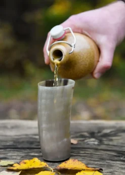 Trinkbecher aus Horn ohne Henkel (ca. 200 ml)