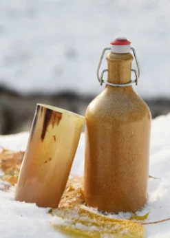 Trinkbecher aus Horn ohne Henkel (ca. 200 ml)