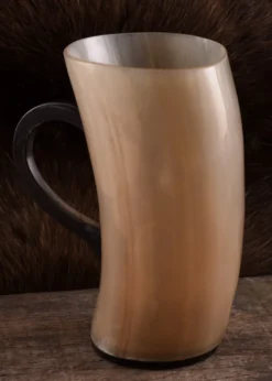 Trinkbecher / Bierkrug aus Horn
