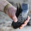 Trinkhorn mit Ständer - Drache