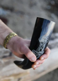 Trinkhorn mit Ständer - Mjölnir, Thorshammer