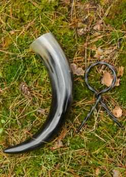 Trinkhorn mit Ständer - Odin reitet Sleipnir