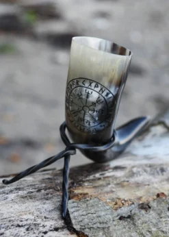 Trinkhorn mit Ständer - Vegvísir