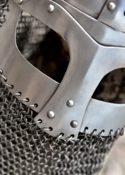 Vendelzeitlicher Spangenhelm mit Kettenbrünne