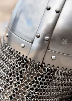 Vendelzeitlicher Spangenhelm mit Kettenbrünne