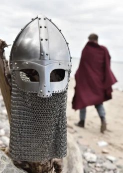 Vendelzeitlicher Spangenhelm mit Kettenbrünne