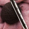 Webschiffchen aus Knochen mit Heraldischen Knoten