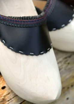 Westfälische Holzschuhe aus Pappel-Holz mit Lederkappe, paarweise gedrahtet