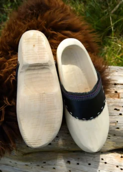 Westfälische Holzschuhe aus Pappel-Holz mit Lederkappe, paarweise gedrahtet