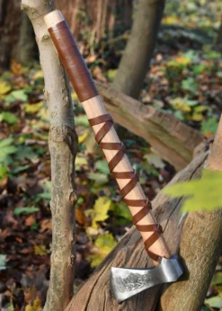 Wikinger-Axt aus Stahl, gegossen, Typ L, mit Gravur und Lederwicklung