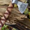 Wikinger-Axt aus Stahl, gegossen, Typ E, mit Gravur und Lederwicklung