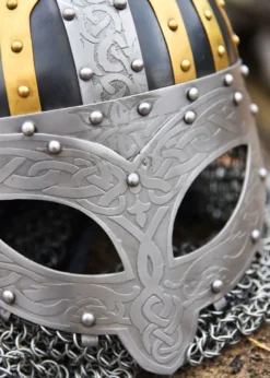 Wikinger Brillenhelm, Spangenhelm mit Brünne