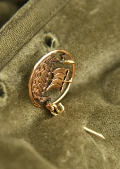 Wikinger Brosche mit Drachenboot, aus Bronze