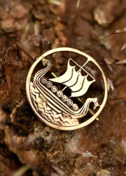 Wikinger Brosche mit Drachenboot, aus Bronze