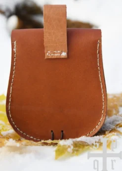 Wikinger Gürteltasche aus braunem Leder mit Frontklappe aus Messing