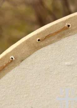 Wikinger Rundschild aus Holz und Segeltuch, mit Eisenbuckel