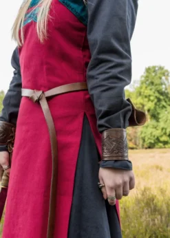 Wikinger Trägerkleid / Schürzenkleid Hilja mit Stickerei, rot