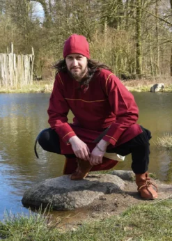 Wikinger Tunika Ove mit Fischgrätmuster, weinrot