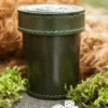 Würfelbecher aus Leder mit Deckel, Knotenmuster-Prägung, grün