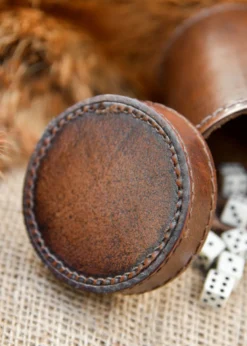 Würfelbecher aus Leder mit Deckel, braun