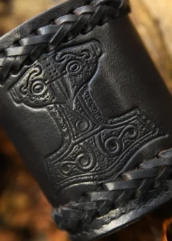 Würfelbecher aus Leder mit geprägtem Thorshammer, schwarz