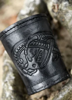 Würfelbecher aus Leder mit geprägtem Drachenmotiv, Jelling-Stil, schwarz